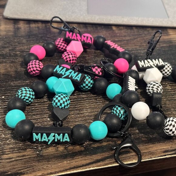 **BUNDLE of 6 ITEMS** 3 Large Wristlet Keychains & 3 Small Keychain Charms - Picture 5 of 14